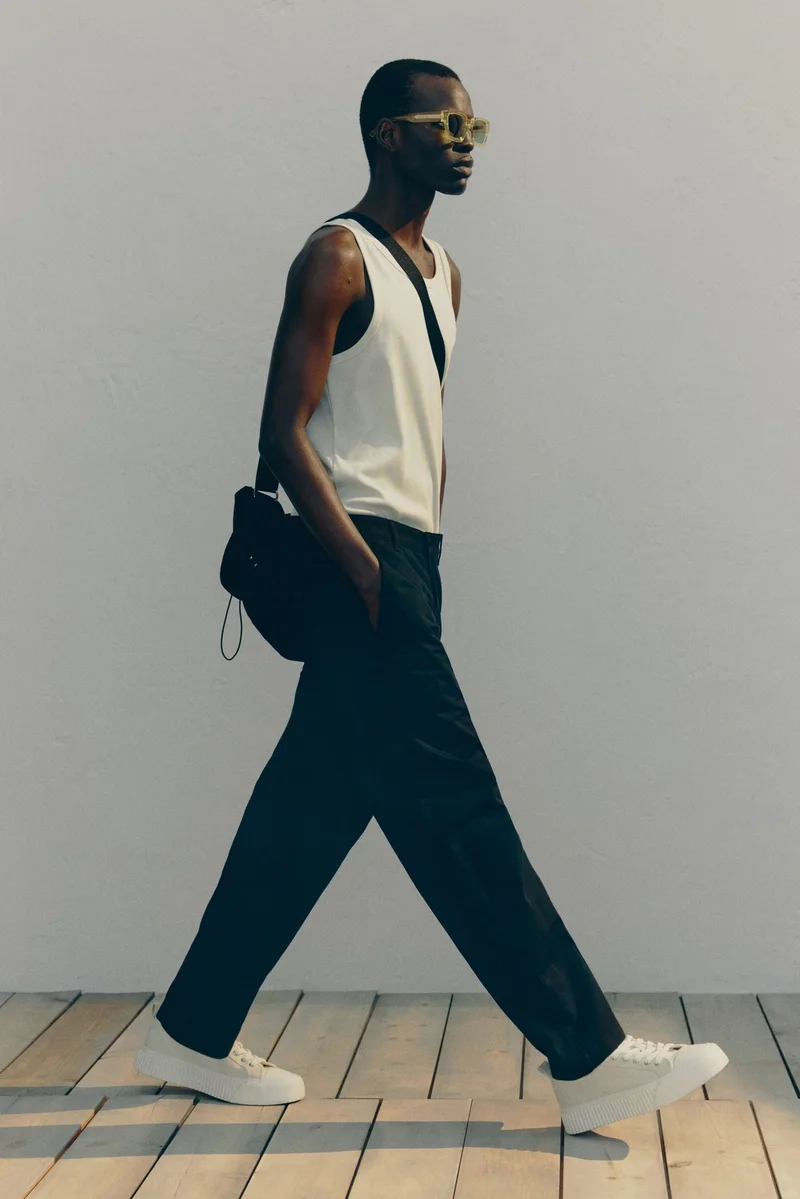 اتش اند ام بنطلون تشينو بقصّة مريحة